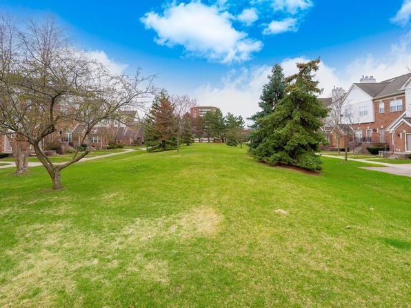 1667 Campau Farms Cir, Detroit, MI 48207