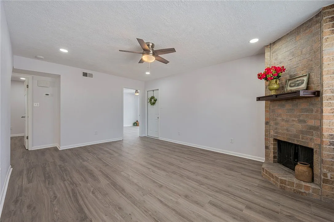 4 bed, 1509 sqft, $2,000 — Photo 4