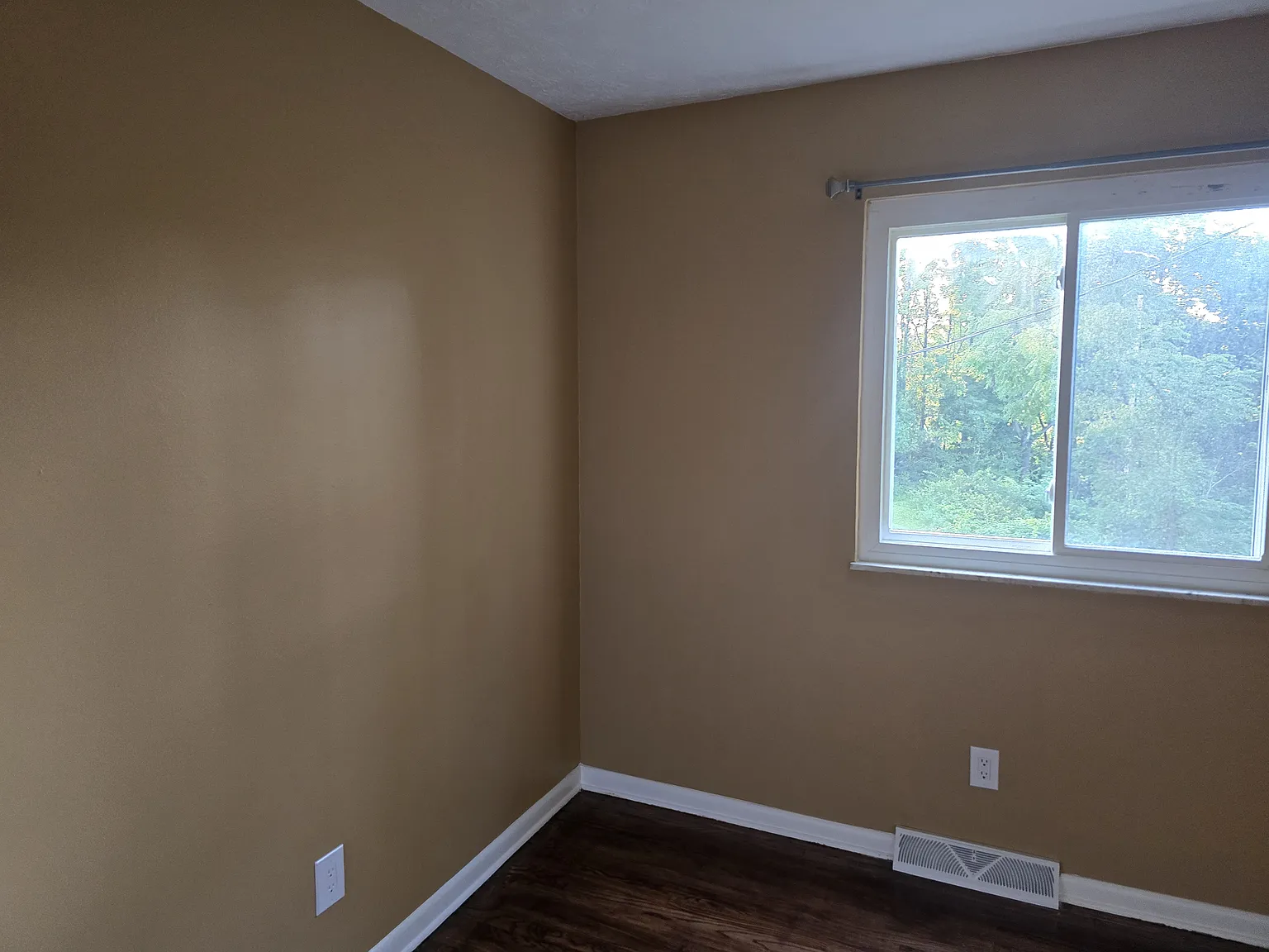 2 bed, 950 sqft, $1,250 — Photo 3