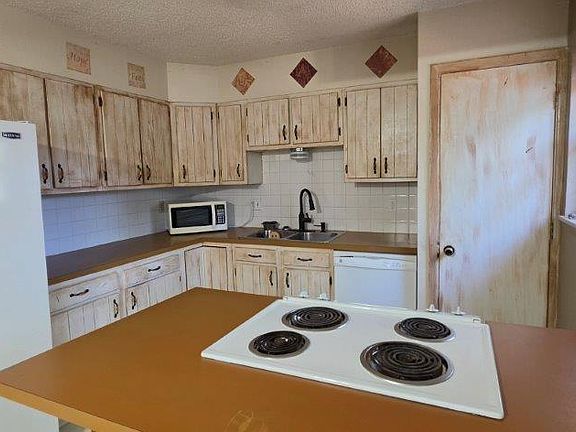 5th image of 306 Hackberry St