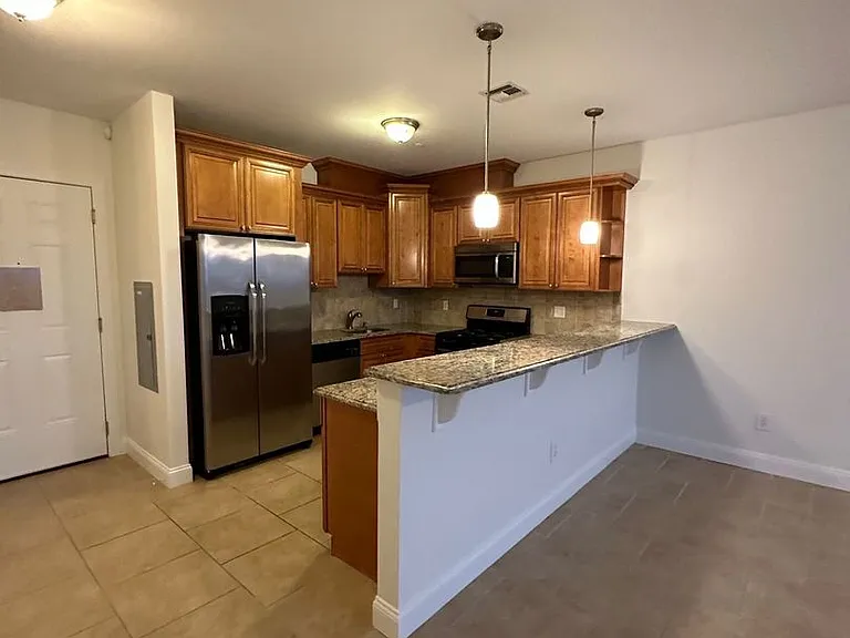 68 West Utopia — Photo 19