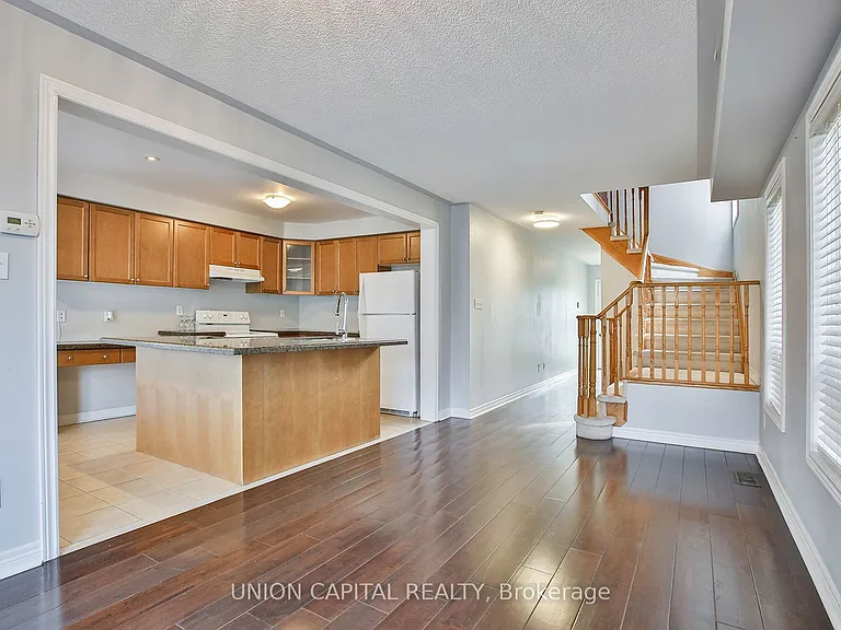 762 Caboto Trl — Photo 6