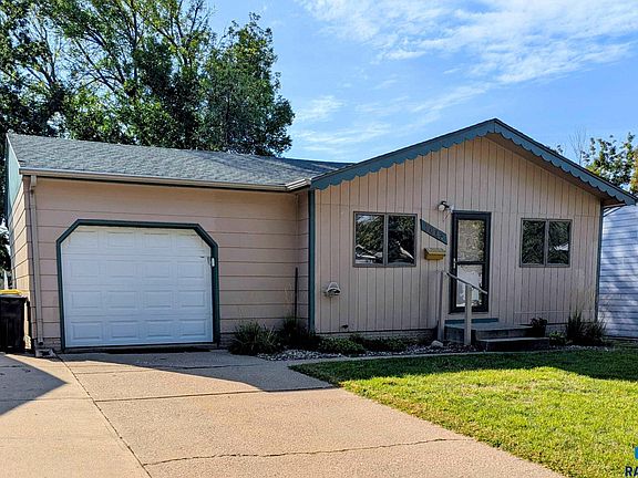 2nd image of 1013 S Harrington Cir