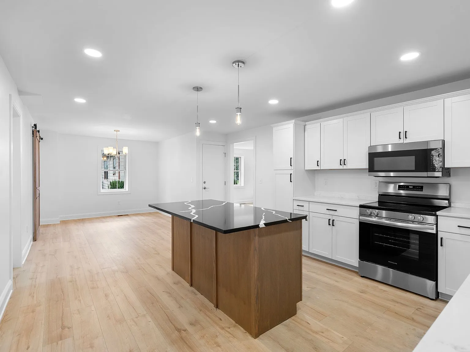 5 bed, 1940 sqft, $3,300 — Photo 1