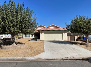 27901 Hummingbird Ln, Helendale, CA 92342