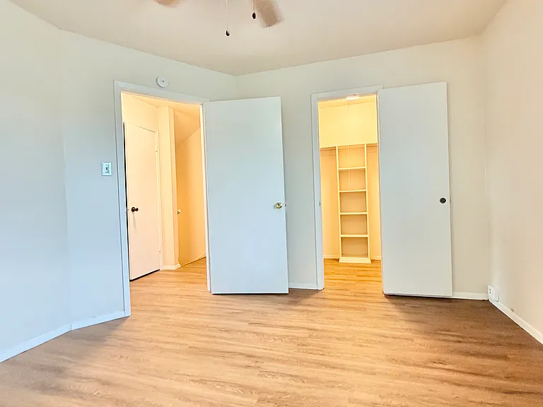 449 SW Thomas St #B — Photo 9