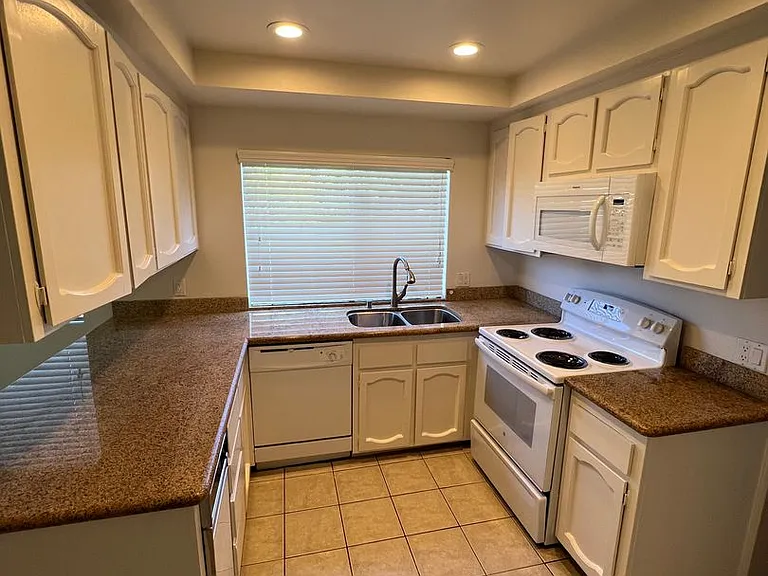 8081 Hillandale Dr — Photo 4