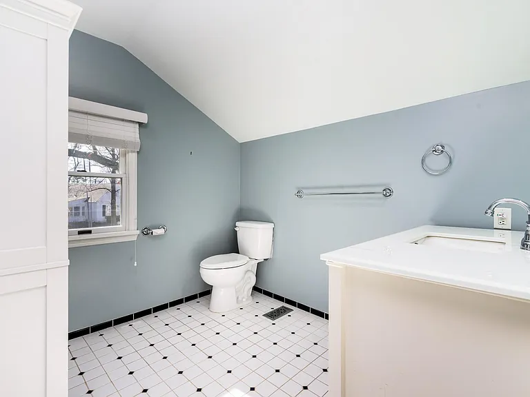 516 Goethe Ave — Photo 10