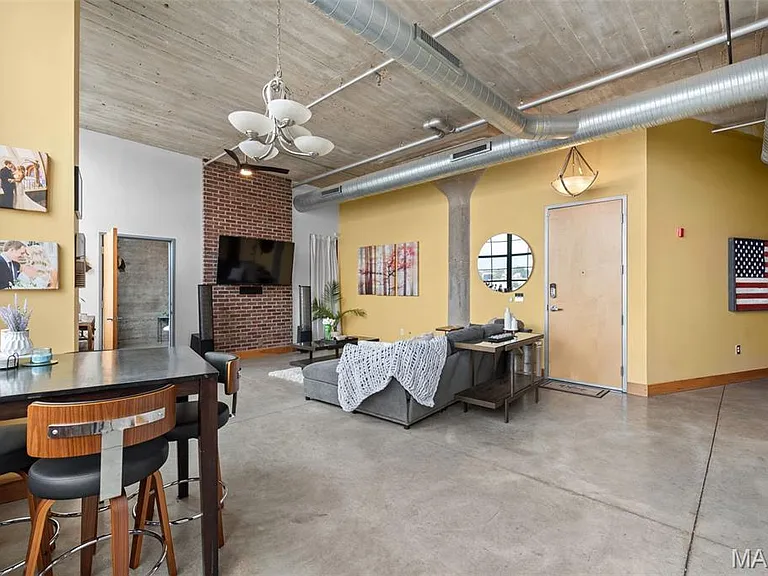 2323 Locust St #308 — Photo 11