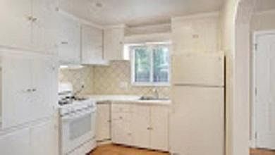 3rd image of 207B N College St