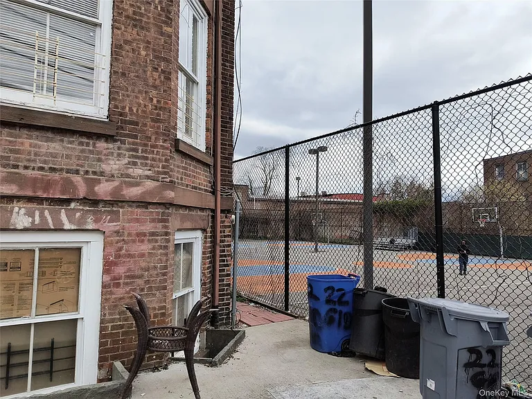 22 Gidney Ave #LOWER LEVEL — Photo 2