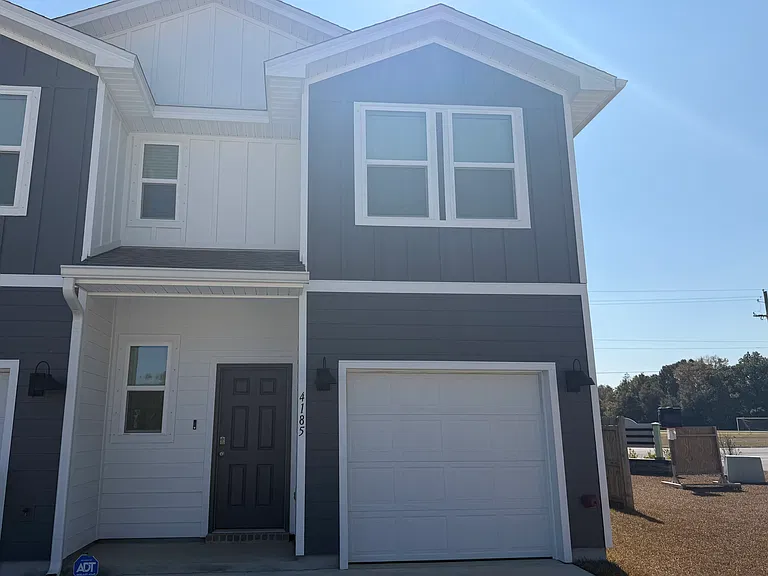4185 Pendragon Cir — Photo 1