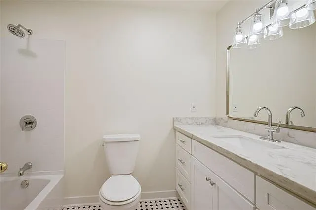 2511 Saint Charles Ave #302 — Photo 17