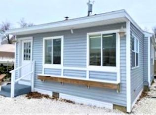 14 Seminole St, Warwick, RI 02889