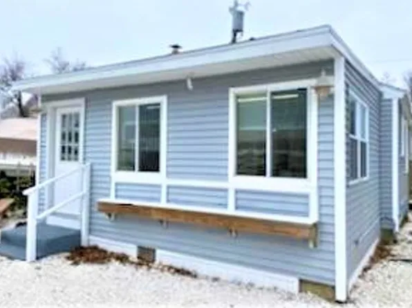 14 Seminole St, Warwick, RI 02889