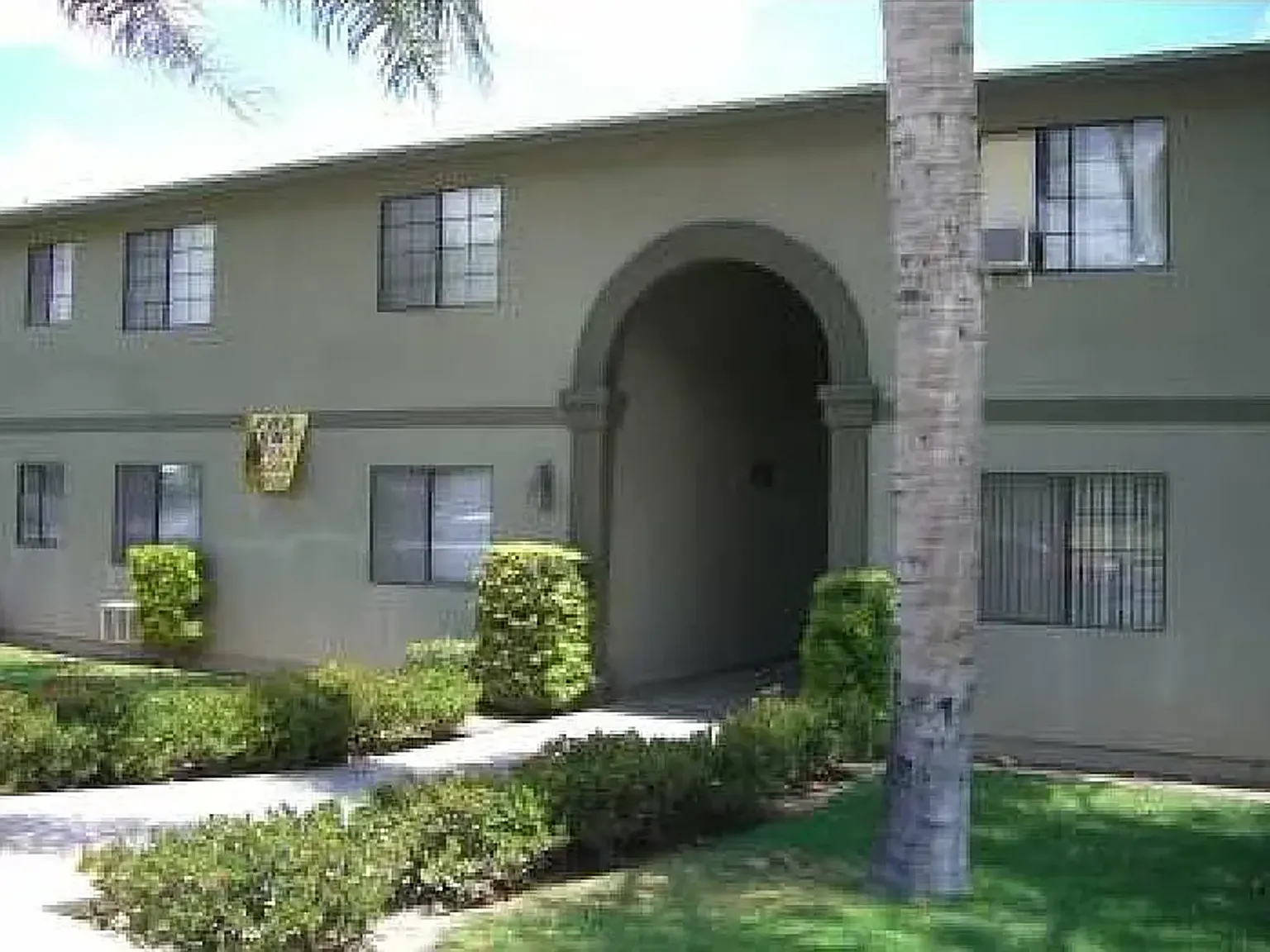 Circle City Apartments — Photo 1