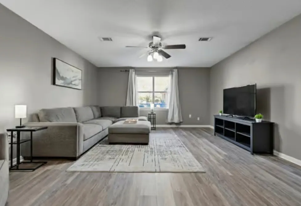3 bed, 1703 sqft, $2,800 — Photo 2