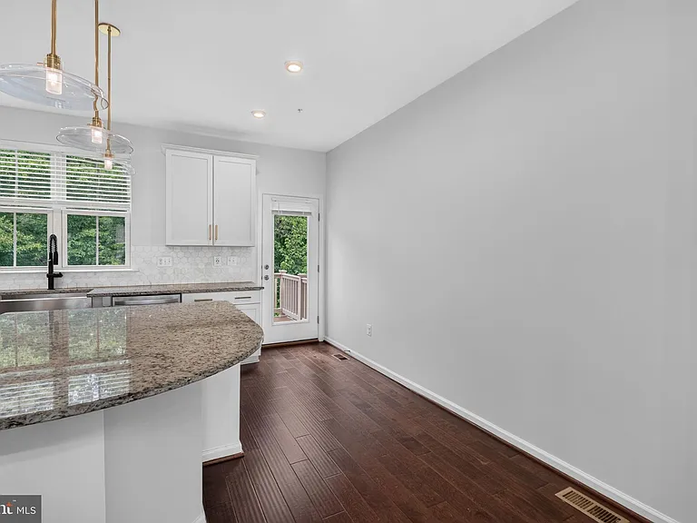 7906 Marietta Dr — Photo 15