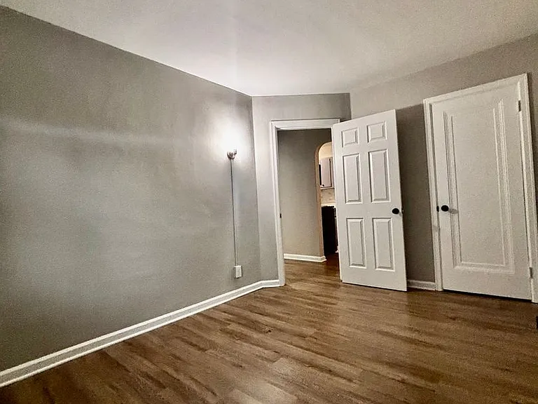 555 Hadley Avenue — Photo 22