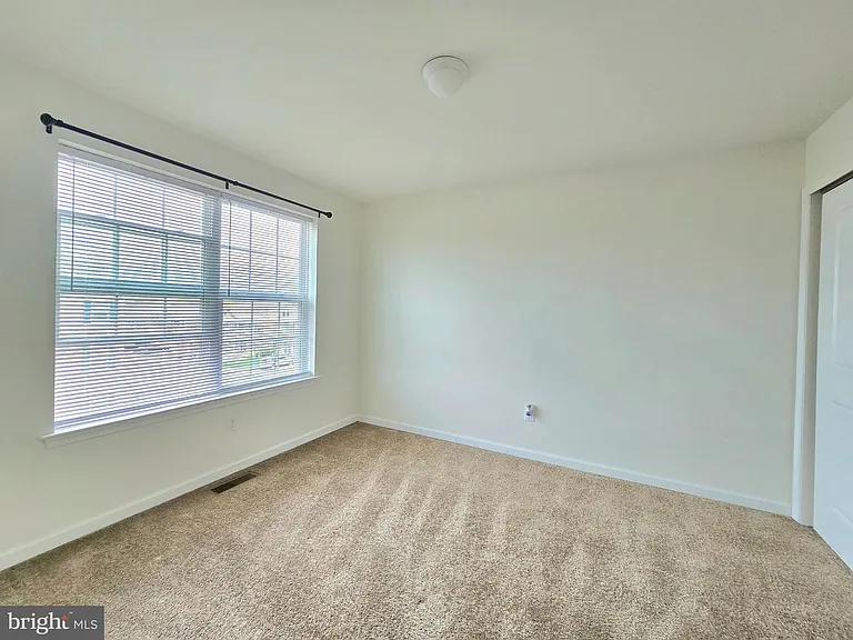 1045 Chapman Cir — Photo 10
