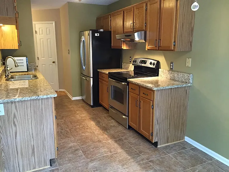 1617 Claiborne Ct — Photo 5