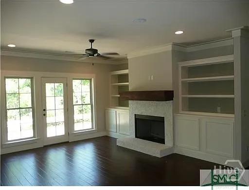 4 bed, 3.0 bath, 2346 sqft, $2,400 — Photo 2