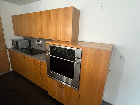 5th image of 3200 6th Ave Unit 301