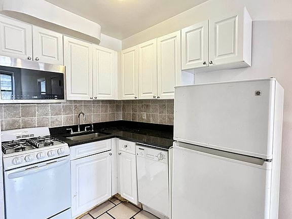 4th image of 309 E 37th St #3XY