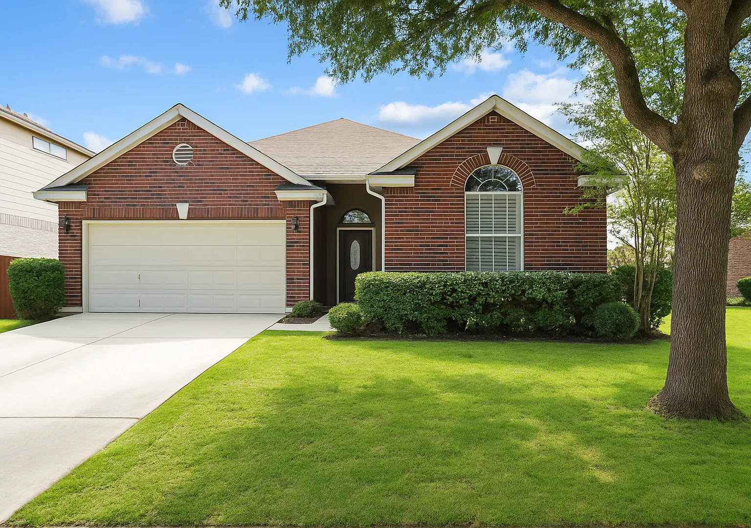 Single-Story Comfort with a Spacious Backyard & Covered Patio — Photo 2