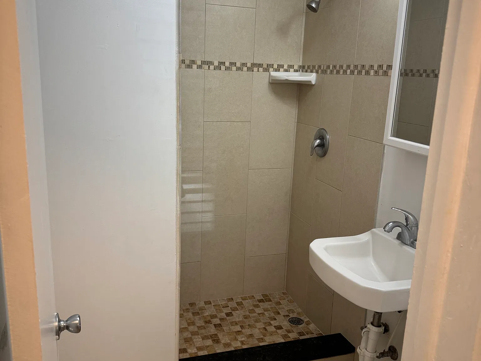 1 bed, 500 sqft, $1,375 — Photo 4