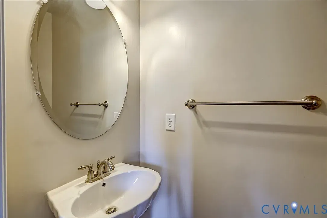 3 bed, 2.5 bath, 2415 sqft, $2,900 — Photo 3