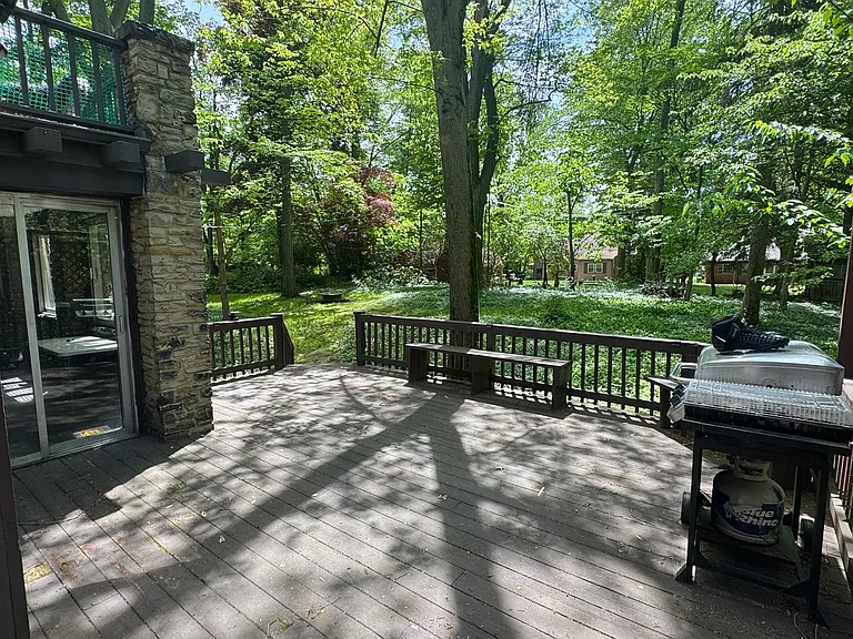 554 Greenvale Dr — Photo 18