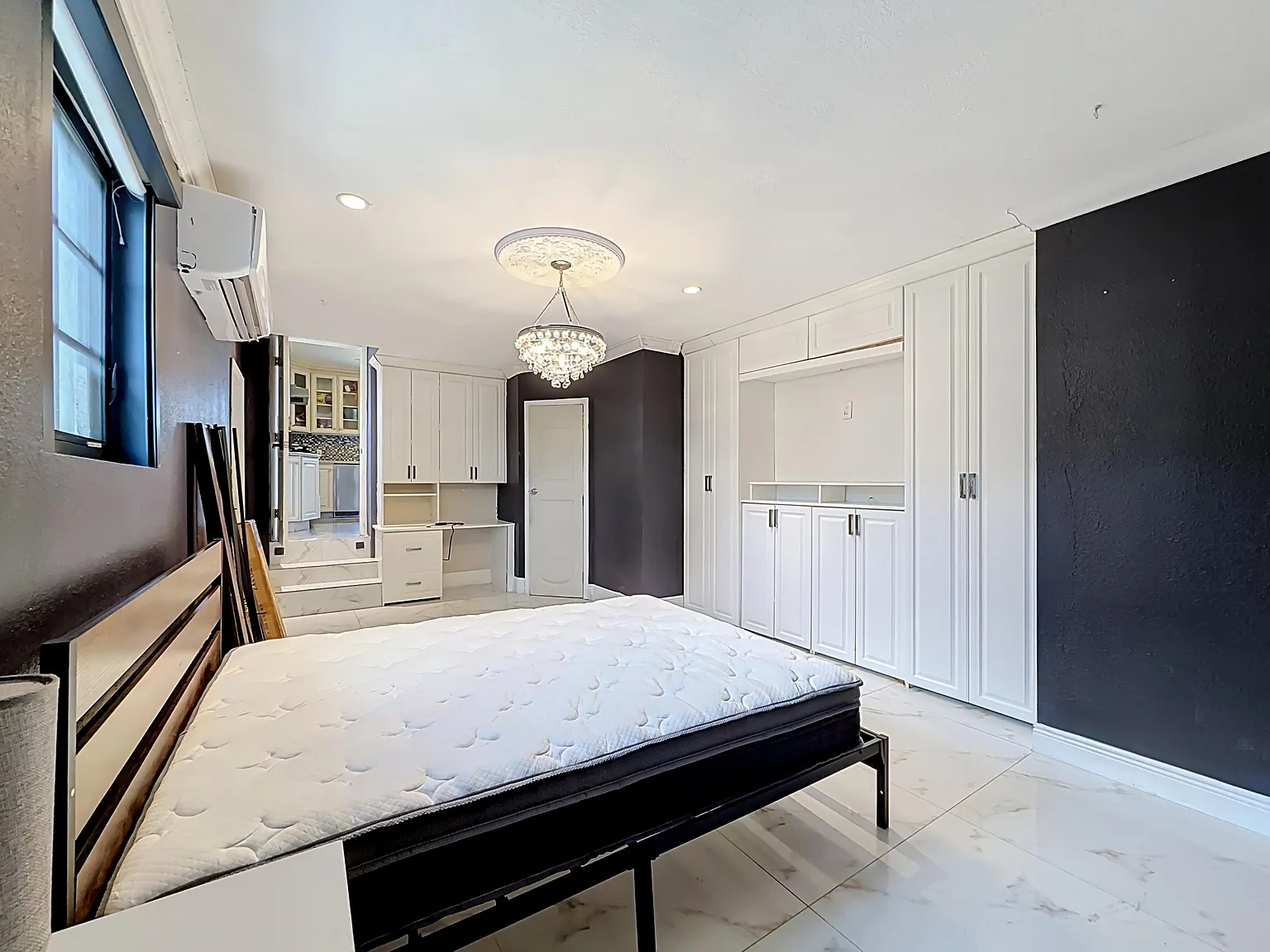 4 bed, 2.0 bath, 1600 sqft, $1,884 — Photo 3
