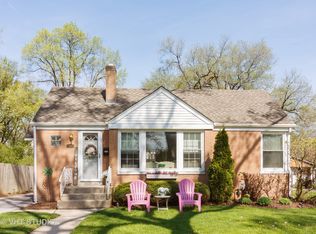 119 Hiawatha Dr, Clarendon Hills, IL