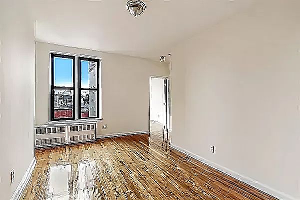 2nd image of 216 6th Ave #33