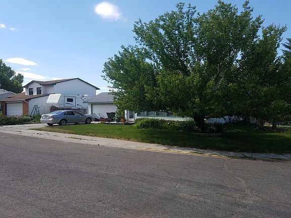 2nd image of 825 Saratoga Dr