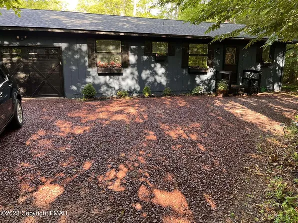 2376 Hillcrest Dr, Pocono Pines, PA 18350