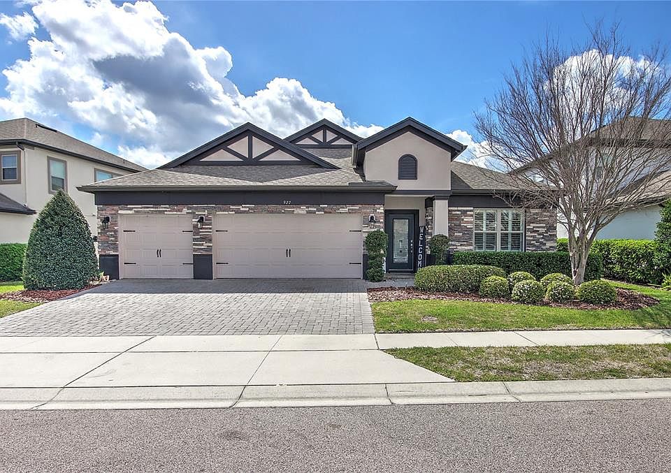1st image of 927 Sherbourne Cir