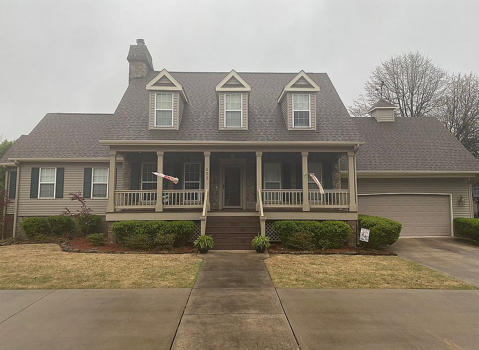 1st image of 833 Colonial Dr