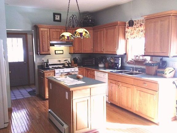 Updated Eat-In Kitchen