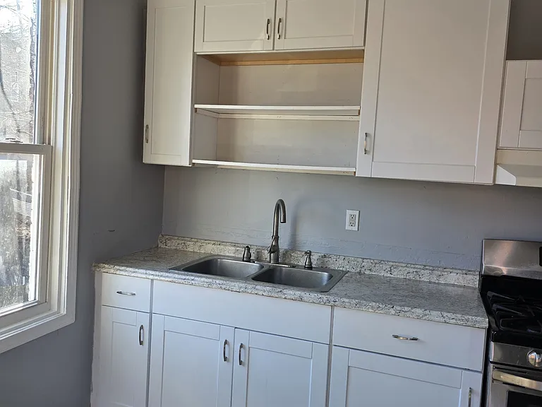 33 Benkard Ave #2 — Photo 3