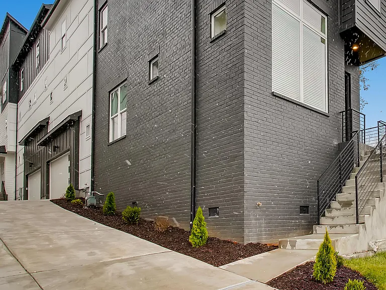 2708C Larmon Dr — Photo 2