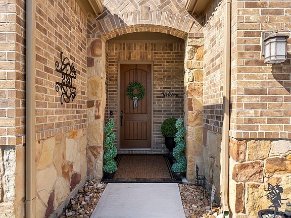 3rd image of 230 Galloway Ct