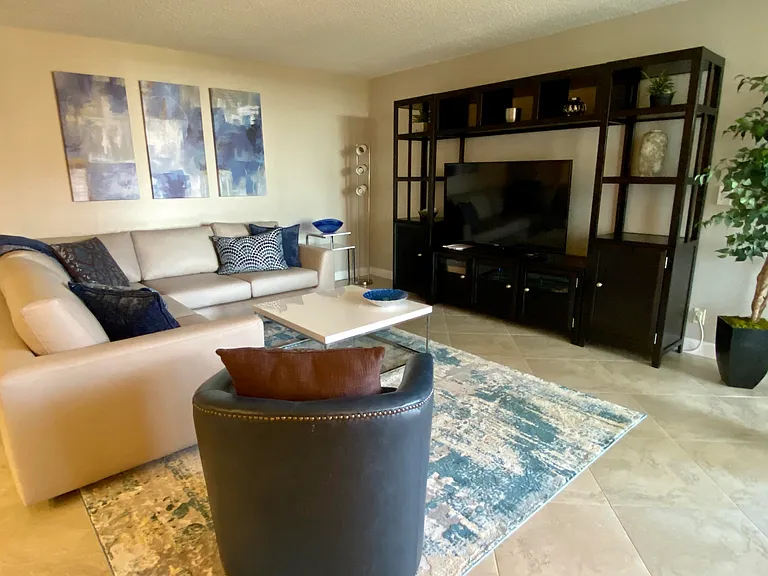 2255 Lindell Blvd #502 — Photo 8