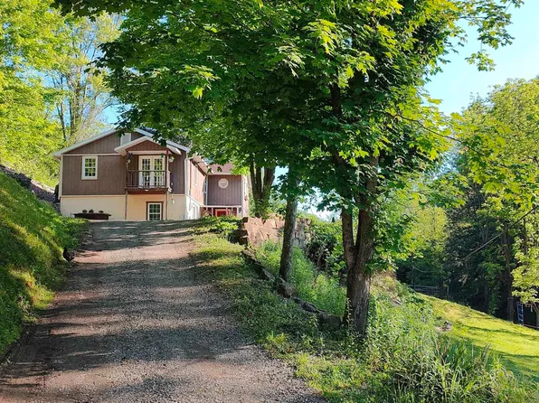 72 Newcastle Ln, Farmington, WV 26571