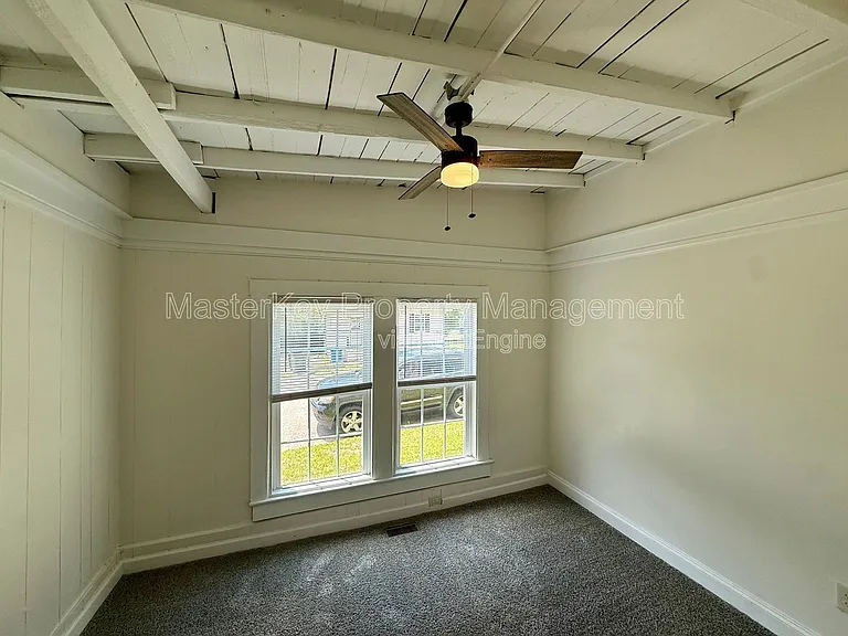 302 Raynor St #B — Photo 10