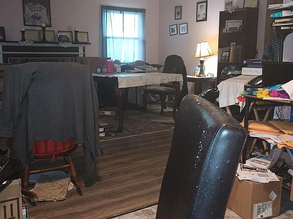 4th image of 81 Executive Ln