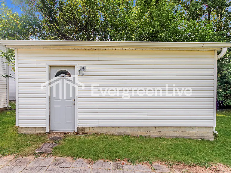 5520 Lunsford Dr — Photo 15