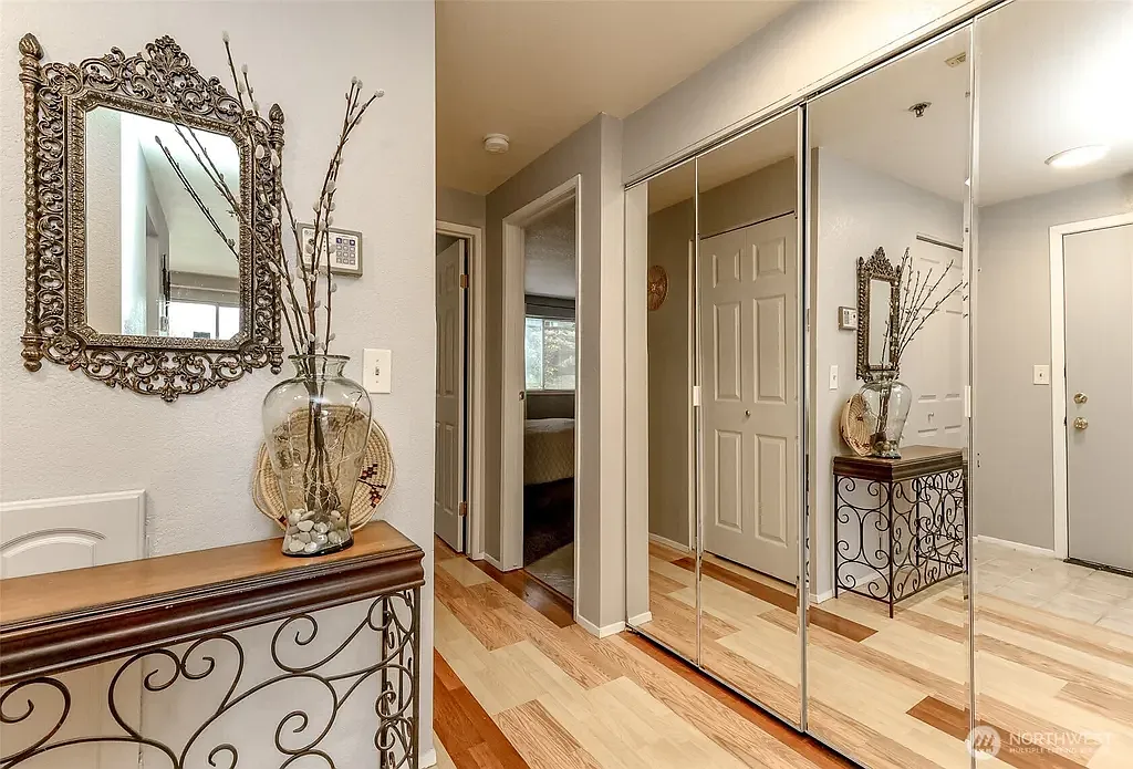 2 bed, 888 sqft, $1,895 — Photo 4