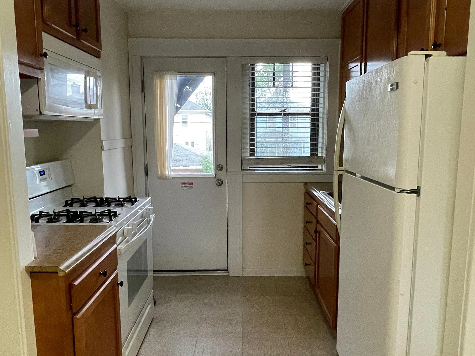 1060 Kenmore Ave — Photo 2